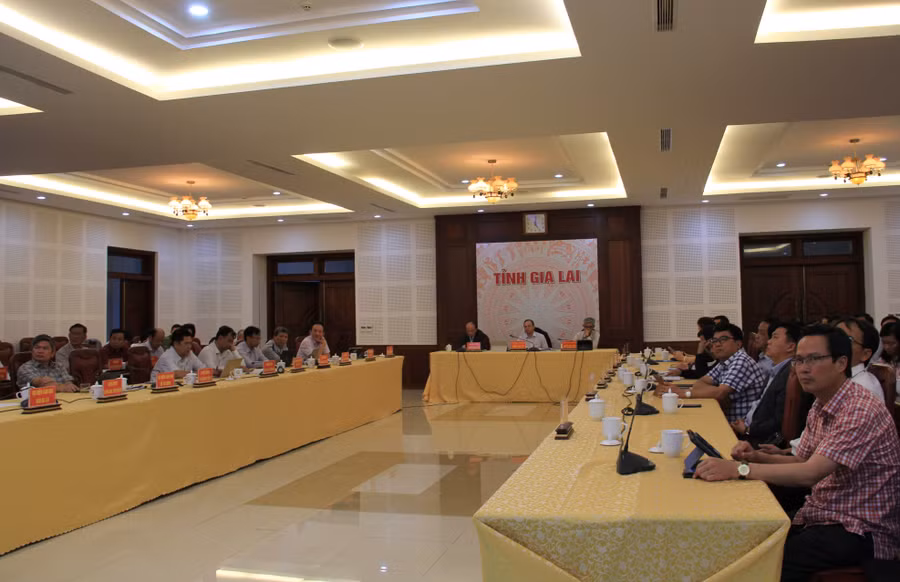 Các đại biểu tham gia phiên họp tại điểm cầu UBND tỉnh. Ảnh: Anh Huy