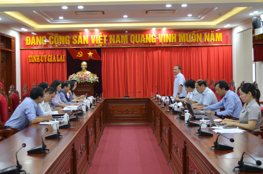 Quang cảnh buổi làm việc của lãnh đạo tỉnh với Đoàn công tác Báo điện tử Đảng Cộng sản Việt Nam. Ảnh: P.D Quang cảnh buổi làm việc của lãnh đạo tỉnh với Đoàn công tác Báo điện tử Đảng Cộng sản Việt Nam. Ảnh: P.D