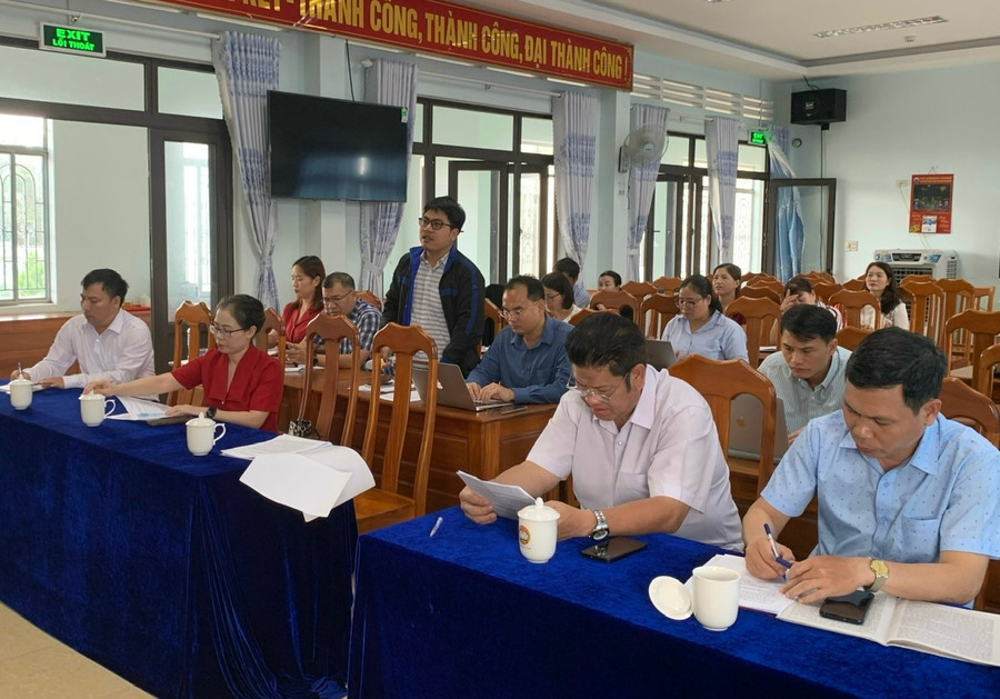 Phóng viên nêu ý kiến tại buổi họp báo. Ảnh: P.D