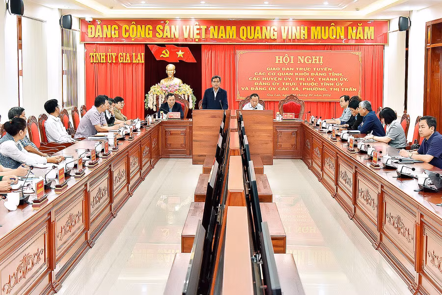 Quang cảnh hội nghị tại điểm cầu chính trụ sở Tỉnh ủy. Ảnh: Đức Thụy