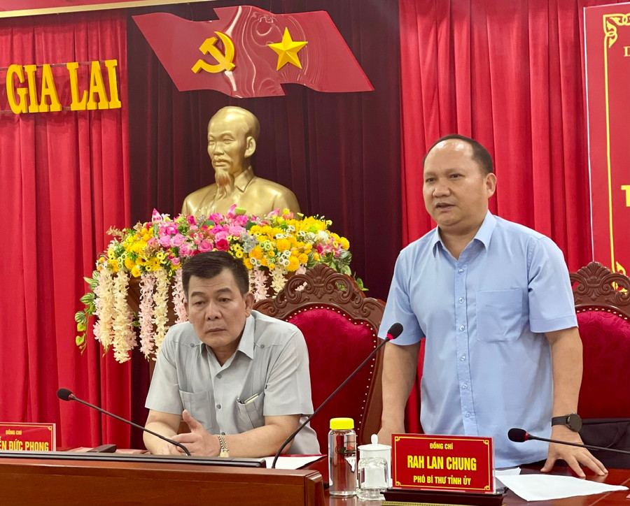 Phó Bí thư Tỉnh ủy Rah Lan Chung phát biểu ý kiến tại hội nghị. Ảnh: P.D Phó Bí thư Tỉnh ủy Rah Lan Chung phát biểu ý kiến tại hội nghị. Ảnh: P.D