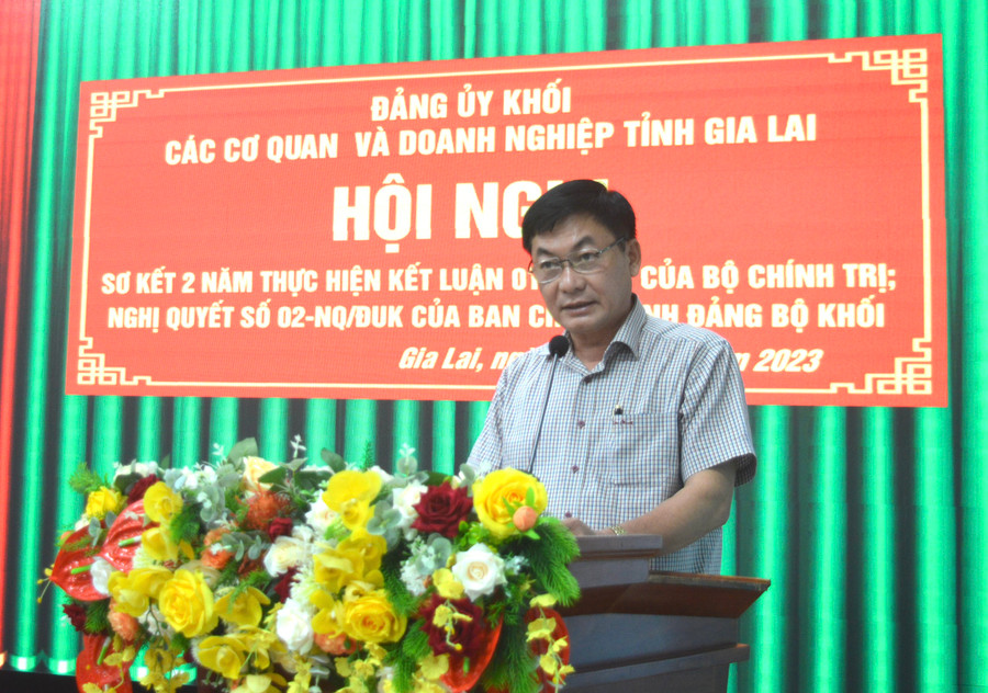 Bí thư Đảng ủy, Tổng Biên tập Báo Gia Lai Huỳnh Kiên tham luận tại hội nghị. Ảnh: Anh Huy Bí thư Đảng ủy, Tổng Biên tập Báo Gia Lai Huỳnh Kiên tham luận tại hội nghị. Ảnh: Anh Huy