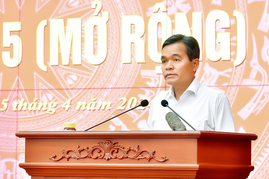 Bí thư Tỉnh ủy Hồ Văn Niên phát biểu khai mạc hội nghị. Ảnh: Đức Thụy