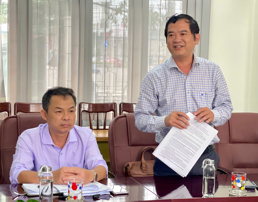 Đồng chí Đoàn Minh Dưỡng-Phó Tổng Biên tập Báo Gia Lai, thành viên Tiểu ban Nội dung-Nhân sự đại hội tham gia ý kiến. Ảnh: P.D Đồng chí Đoàn Minh Dưỡng-Phó Tổng Biên tập Báo Gia Lai, thành viên Tiểu ban Nội dung-Nhân sự đại hội tham gia ý kiến. Ảnh: P.D