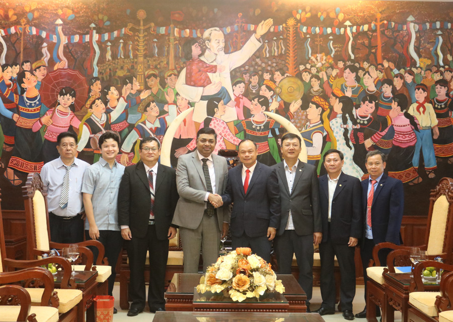 Lãnh đạo tỉnh Gia Lai tiếp ngài Madan Mohan Sethi (thứ 4 từ trái qua) đến thăm, chào xã giao. Ảnh: P.D Lãnh đạo tỉnh Gia Lai tiếp ngài Madan Mohan Sethi (thứ 4 từ trái qua) đến thăm, chào xã giao. Ảnh: P.D