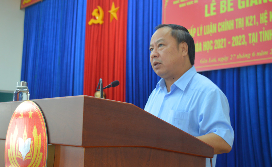 Phó Bí thư Thường trực Tỉnh ủy Châu Ngọc Tuấn phát biểu tại lễ bế giảng. Ảnh: Anh Huy Phó Bí thư Thường trực Tỉnh ủy Châu Ngọc Tuấn phát biểu tại lễ bế giảng. Ảnh: Anh Huy