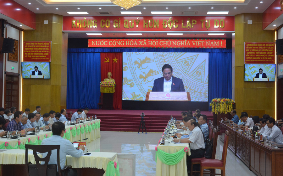 Các đại biểu nghe Thủ tướng Chính phủ kết luận phiên họp. Ảnh: Anh Huy Các đại biểu nghe Thủ tướng Chính phủ kết luận phiên họp. Ảnh: Anh Huy