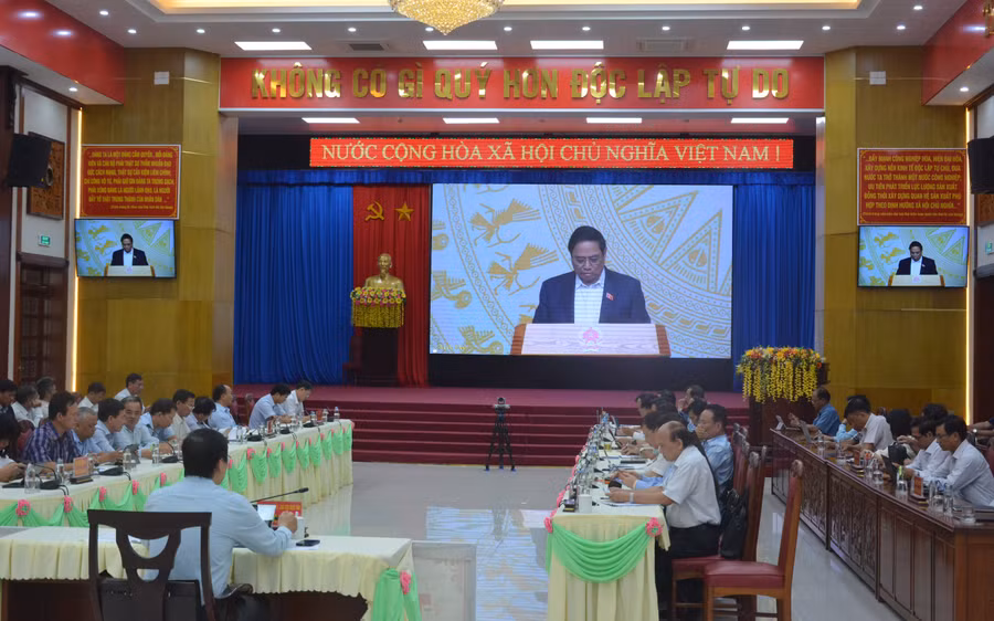 Các đại biểu nghe Thủ tướng Chính phủ kết luận phiên họp. Ảnh: Anh Huy