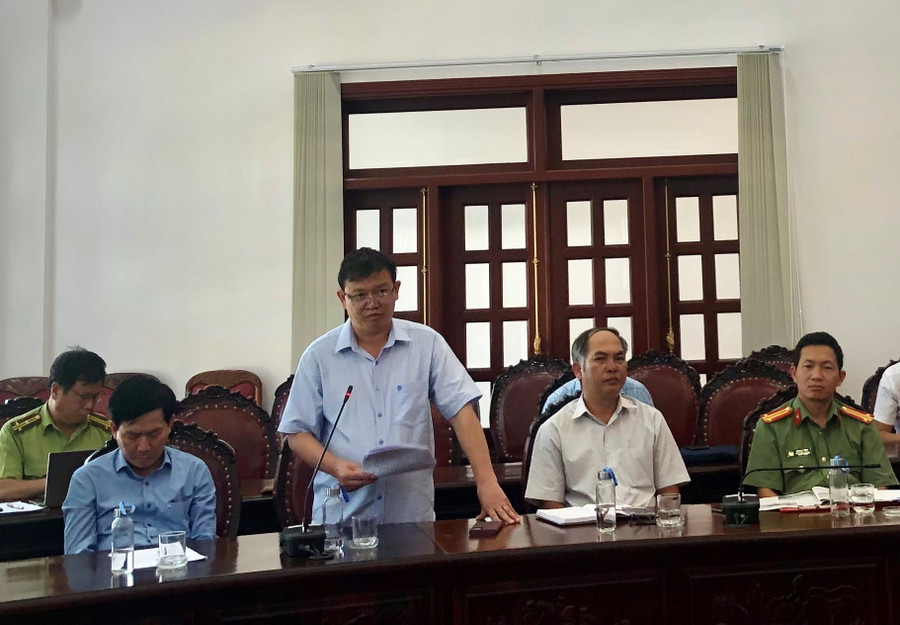 Phó Giám đốc Sở Nông nghiệp và PTNT Nguyễn Văn Hoan thông tin về công tác quản lý, bảo vệ rừng cũng như kết quả xử lý một số vụ phá rừng thời gian gần đây. Ảnh: Anh Huy Phó Giám đốc Sở Nông nghiệp và PTNT Nguyễn Văn Hoan thông tin về công tác quản lý, bảo vệ rừng cũng như kết quả xử lý một số vụ phá rừng thời gian gần đây. Ảnh: Anh Huy