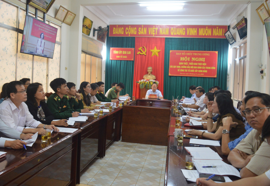 Các đại biểu tham dự tại điểm cầu Hội trường Ban Tổ chức Tỉnh ủy. Ảnh: Anh Huy Các đại biểu tham dự tại điểm cầu Hội trường Ban Tổ chức Tỉnh ủy. Ảnh: Anh Huy