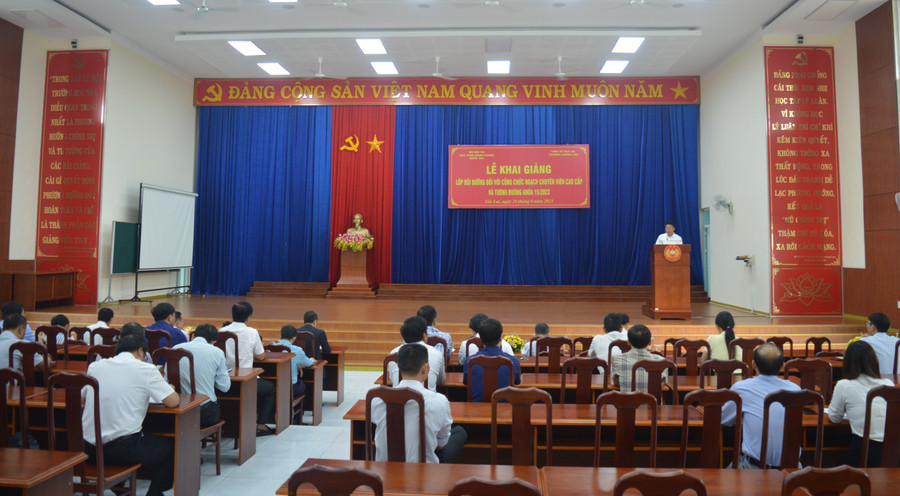 Quang cảnh lễ khai giảng lớp bồi dưỡng. Ảnh: Anh Huy Quang cảnh lễ khai giảng lớp bồi dưỡng. Ảnh: Anh Huy
