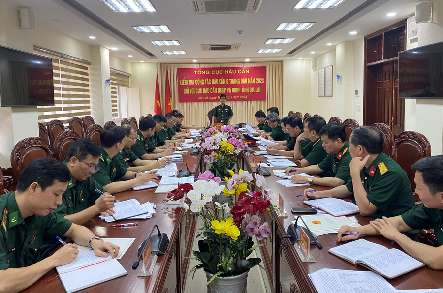 Đoàn Công tác của Tổng Cục Hậu cần làm việc với Bộ đội Biên phòng Gia Lai. Ảnh: Kiên Quyết