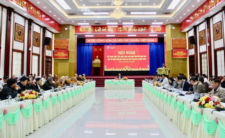 Quang cảnh hội nghị đối thoại tại Hội trường 2-9 (TP. Pleiku). Ảnh: Anh Huy