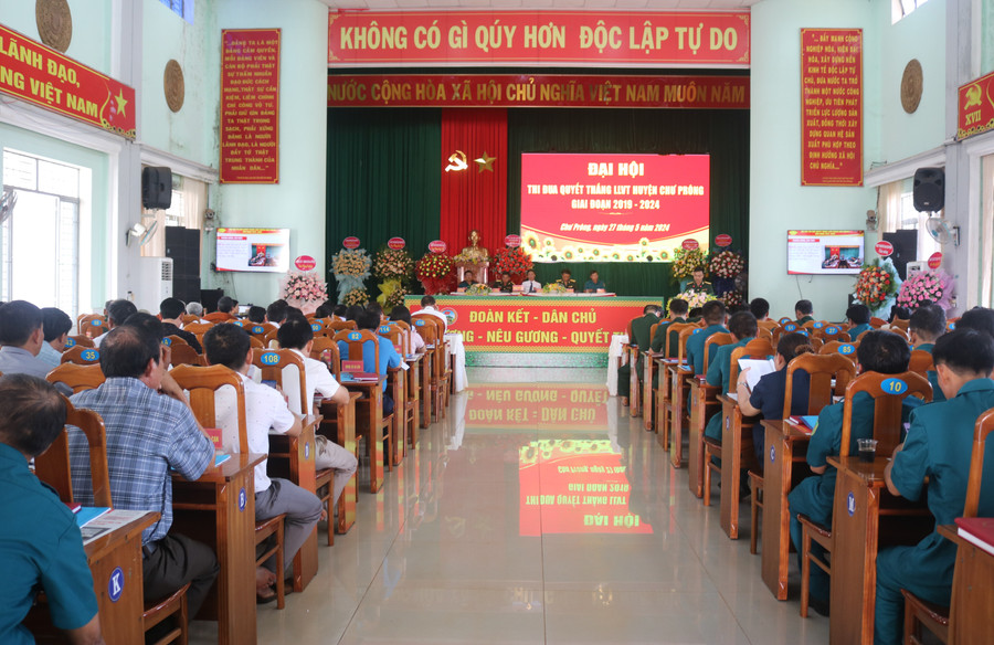 Quang cảnh Đại hội thi đua quyết thắng lực lượng vũ trang huyện Chư Prông. Ảnh: P.D Quang cảnh Đại hội thi đua quyết thắng lực lượng vũ trang huyện Chư Prông. Ảnh: P.D