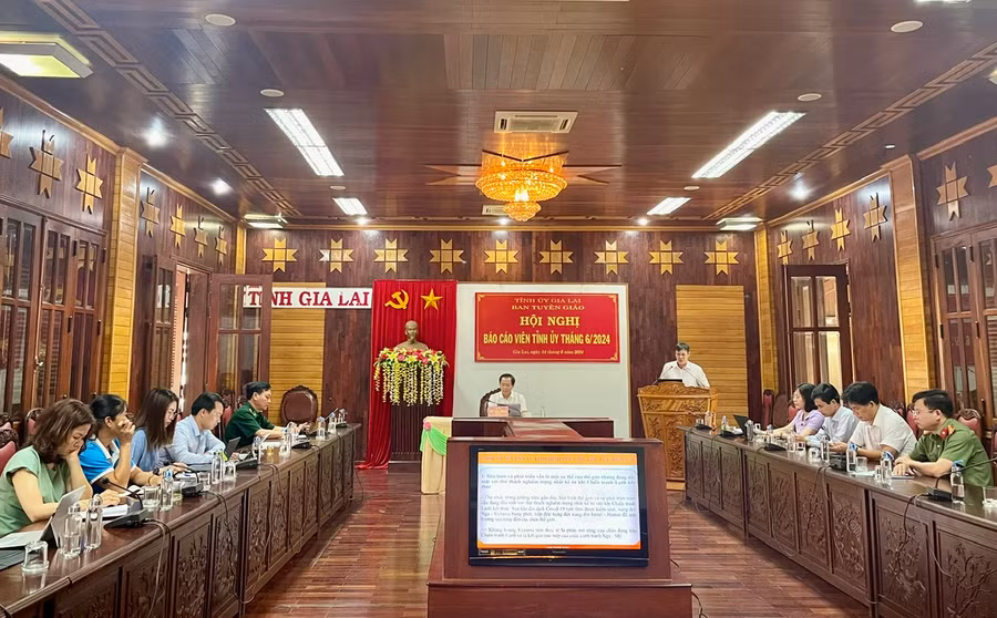 Các đại biểu tham dự Hội nghị báo cáo viên Tỉnh ủy tháng 6-2024 tại điểm cầu Hội trường 2-9 (TP.Pleiku). Ảnh: P.D