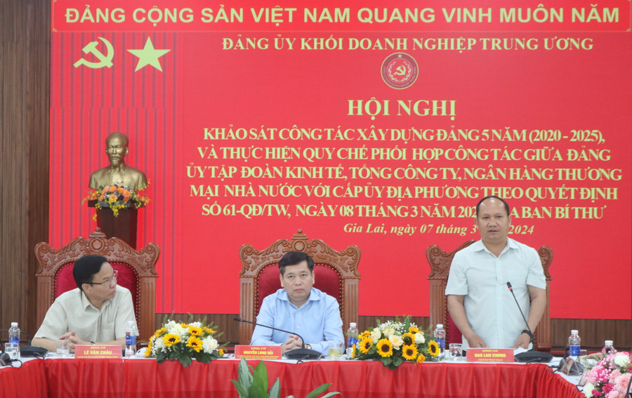 Phó Bí thư Tỉnh ủy Rah Lan Chung tham gia ý kiến tại hội nghị. Ảnh: P.D Phó Bí thư Tỉnh ủy Rah Lan Chung tham gia ý kiến tại hội nghị. Ảnh: P.D