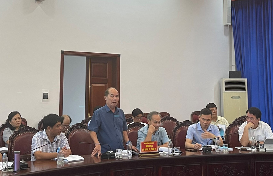 Phó Bí thư Thường trực Huyện ủy Chư Sê tham gia ý kiến tại hội thảo. Ảnh: Anh Huy Phó Bí thư Thường trực Huyện ủy Chư Sê tham gia ý kiến tại hội thảo. Ảnh: Anh Huy