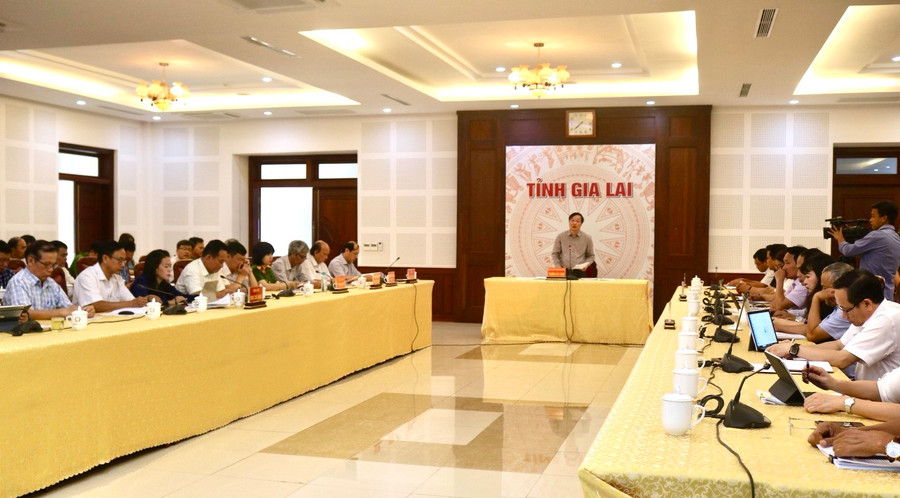 Quang cảnh hội nghị tại điểm cầu chính Hội trường UBND tỉnh. Ảnh: P.D Quang cảnh hội nghị tại điểm cầu chính Hội trường UBND tỉnh. Ảnh: P.D