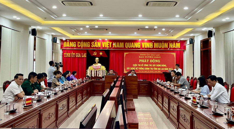 Quang cảnh lễ phát động cuộc thi tại điểm cầu chính Trụ sở Tỉnh ủy. Ảnh: P.D