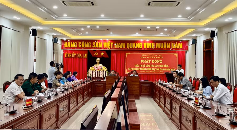 Quang cảnh lễ phát động cuộc thi tại điểm cầu chính Trụ sở Tỉnh ủy. Ảnh: P.D