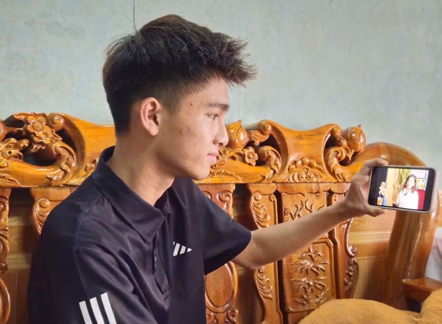 Podcast đa dạng chủ đề từ tin tức đến văn hóa, nghệ thuật, khoa học và nhiều lĩnh vực khác giúp mở rộng vốn từ vựng và kiến thức. Ảnh: Đồng Lai Podcast đa dạng chủ đề từ tin tức đến văn hóa, nghệ thuật, khoa học và nhiều lĩnh vực khác giúp mở rộng vốn từ vựng và kiến thức. Ảnh: Đồng Lai