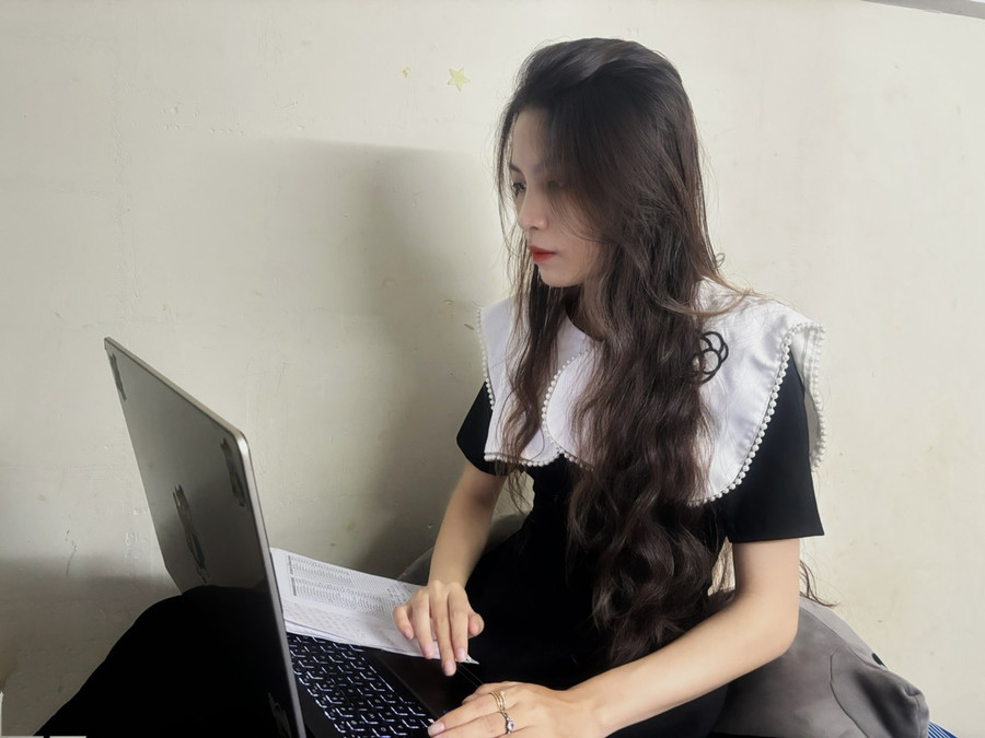 Nhiều gen Z bị “hao pin” bởi hàng tá deadline hàng ngày chồng chất phải giải quyết. Ảnh: Đồng Lai