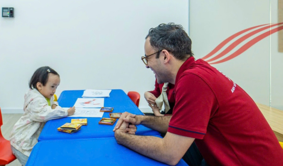 Tại VUS, đội ngũ giảng viên có chuyên môn cao và tất cả giáo viên bản xứ đều có bằng giảng dạy Anh ngữ chuẩn quốc tế. Ảnh: Đồng Lai