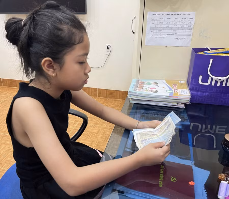 Hướng về miền Bắc-vùng chịu thiên tai nặng nề do bão lũ gây ra, những hành động nhân ái từ các em nhỏ đã phần nào lan tỏa truyền thống “tương thân, tương ái” của người dân Việt Nam nói chung và Gia Lai nói riêng. Ảnh: Đồng Lai