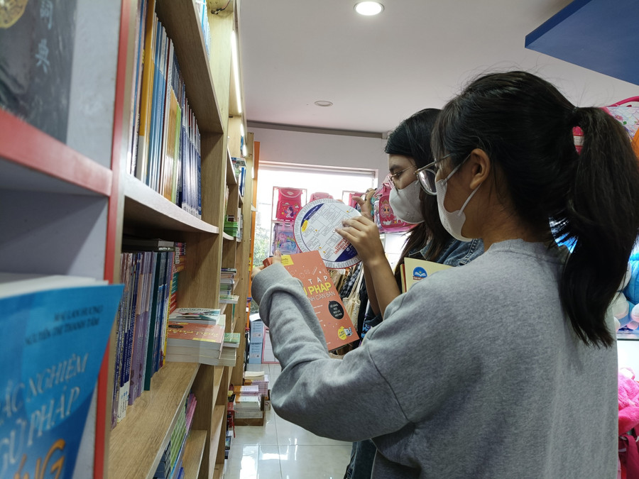 Các bạn học sinh chủ động trang bị những hành trang cần thiết trước thềm năm học 2024-2025. Ảnh: Đồng Lai Các bạn học sinh chủ động trang bị những hành trang cần thiết trước thềm năm học 2024-2025. Ảnh: Đồng Lai