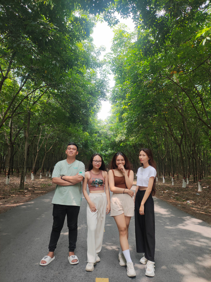 Lựa chọn đi phượt cùng gia đình và những người thân yêu là một trong những cách giúp tái tạo năng lượng mà giới trẻ yêu thích chọn lựa. Ảnh: Đồng Lai