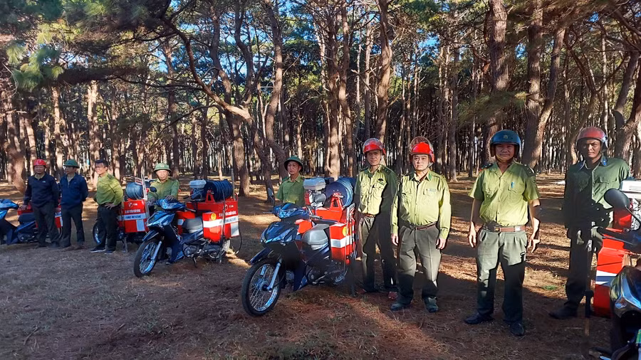 Các phương tiện sẵn sàng tham gia chữa cháy rừng trong mùa khô 2024. Ảnh: Nguyễn Diệp