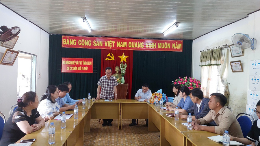 Giám đốc Sở Nông nghiệp và PTNT phát biểu tại lễ bổ nhiệm Chi cục trưởng Chi cục Chăn nuôi và Thú y tỉnh. Ảnh: Nguyễn Diệp Giám đốc Sở Nông nghiệp và PTNT phát biểu tại lễ bổ nhiệm Chi cục trưởng Chi cục Chăn nuôi và Thú y tỉnh. Ảnh: Nguyễn Diệp