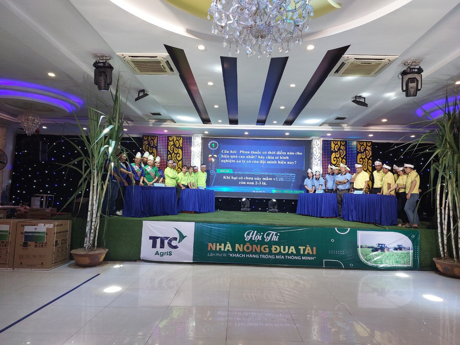 Phần thi chung sức của các đội dự thi. Ảnh: Nguyễn Diệp