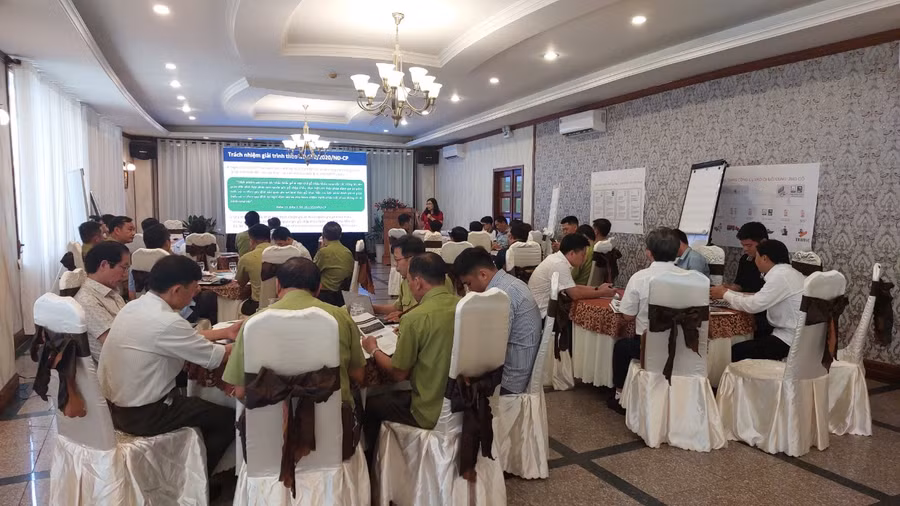 Các học viên tham gia lớp tập huấn thảo luận theo nhóm.Ảnh: Nguyễn Diệp