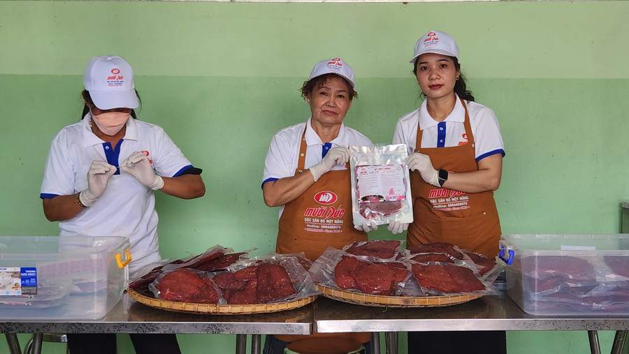 Bò một nắng Mười Đức (huyện Krông Pa) được chứng nhận sản phẩm OCOP. Ảnh: Nguyễn Diệp Bò một nắng Mười Đức (huyện Krông Pa) được chứng nhận sản phẩm OCOP. Ảnh: Nguyễn Diệp