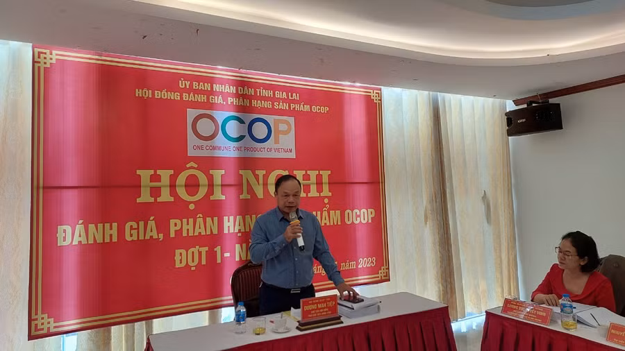 Phó Chủ tịch UBND tỉnh Dương Mah Tiệp-Chủ tịch Hội đồng đánh giá, phân hạng sản phẩm OCOP cấp tỉnh phát biểu tại hội nghị. Ảnh: Nguyễn Diệp