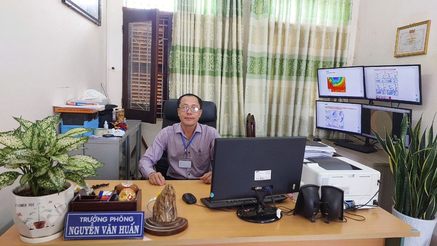 Ông Nguyễn Văn Huấn- Trưởng phòng Dự báo, Đài Khí tượng Thủy văn khu vực Tây Nguyên. Ảnh: Nguyễn Diệp