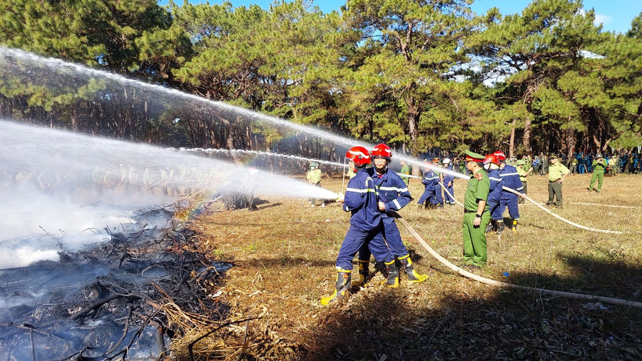 Lực lượng Ban Chỉ huy PCCCR cấp tỉnh sẵn sàng ứng phó khi có cháy rừng xảy ra trong mùa khô năm nay. Ảnh: Nguyễn Diệp