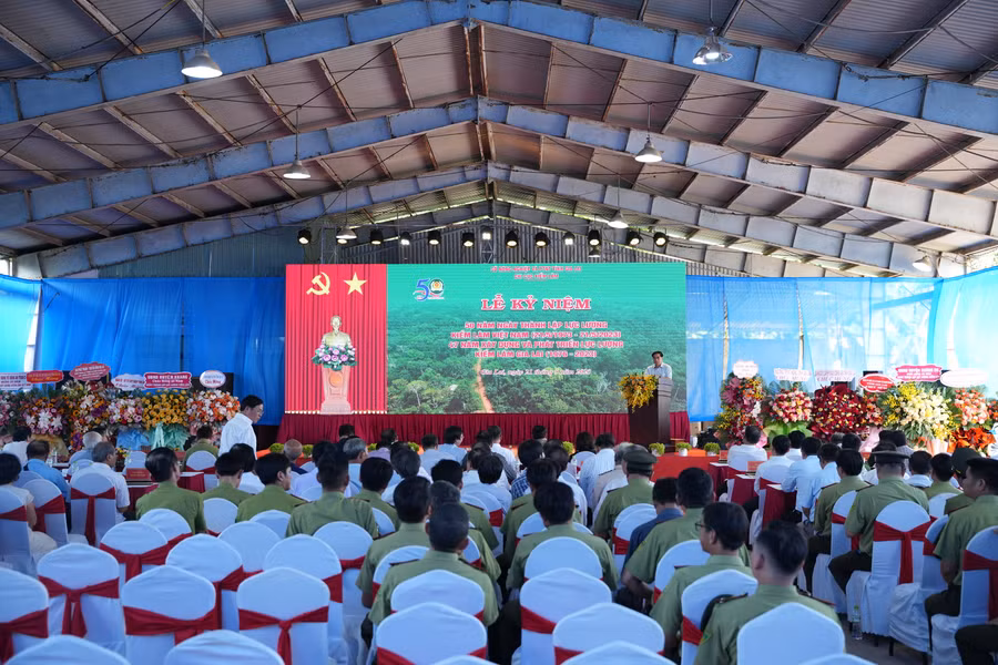 Các đại biểu tham dự lễ kỷ niệm ôn lại truyền thống của lực lượng Kiểm lâm. Ảnh: Nguyễn Diệp