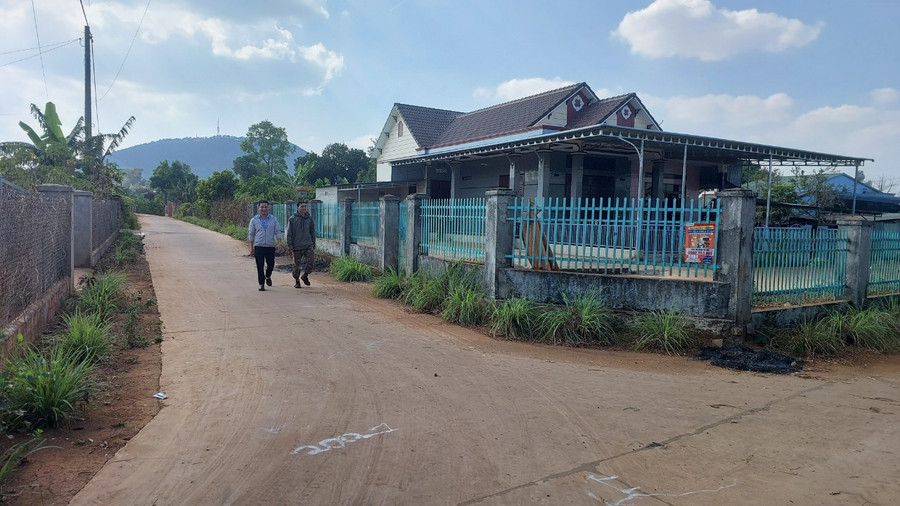 Hệ thống đường giao thông nông thôn làng O Yố đã bê tông hóa. Ảnh: Nguyễn Diệp Hệ thống đường giao thông nông thôn làng O Yố đã bê tông hóa. Ảnh: Nguyễn Diệp