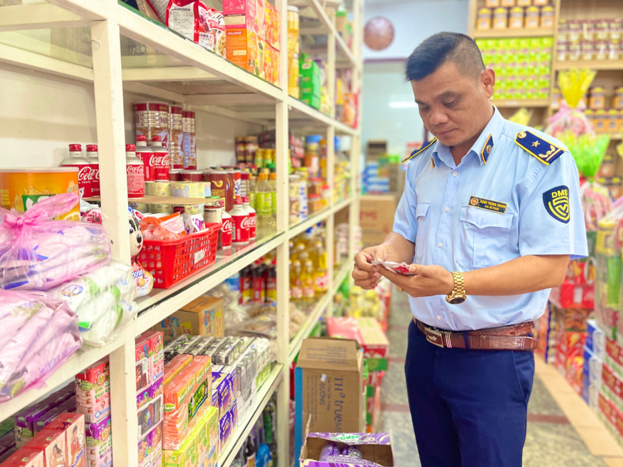 Việc các lực lượng chức năng tăng cường kiểm tra, kiểm soát thị trường sẽ thực hiện hiệu quả nhiệm vụ chống buôn lậu, gian lận thương mại và hàng giả. Ảnh: Vũ Thảo Việc các lực lượng chức năng tăng cường kiểm tra, kiểm soát thị trường sẽ thực hiện hiệu quả nhiệm vụ chống buôn lậu, gian lận thương mại và hàng giả. Ảnh: Vũ Thảo