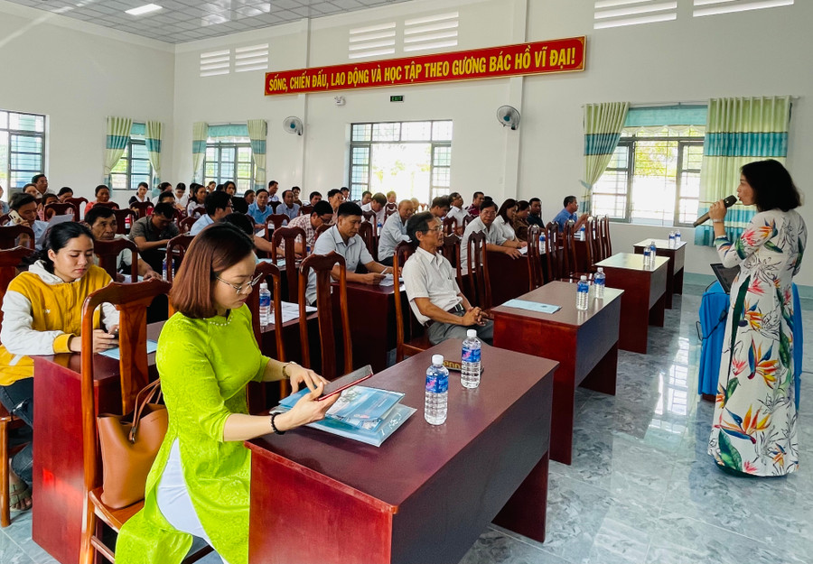 Lớp tập huấn sẽ trang bị thêm nhiều kiến thức và năng lực cần thiết để các hộ sản xuất kinh doanh tham gia vào hoạt động thương mại. Ảnh: V.T Lớp tập huấn sẽ trang bị thêm nhiều kiến thức và năng lực cần thiết để các hộ sản xuất kinh doanh tham gia vào hoạt động thương mại. Ảnh: V.T