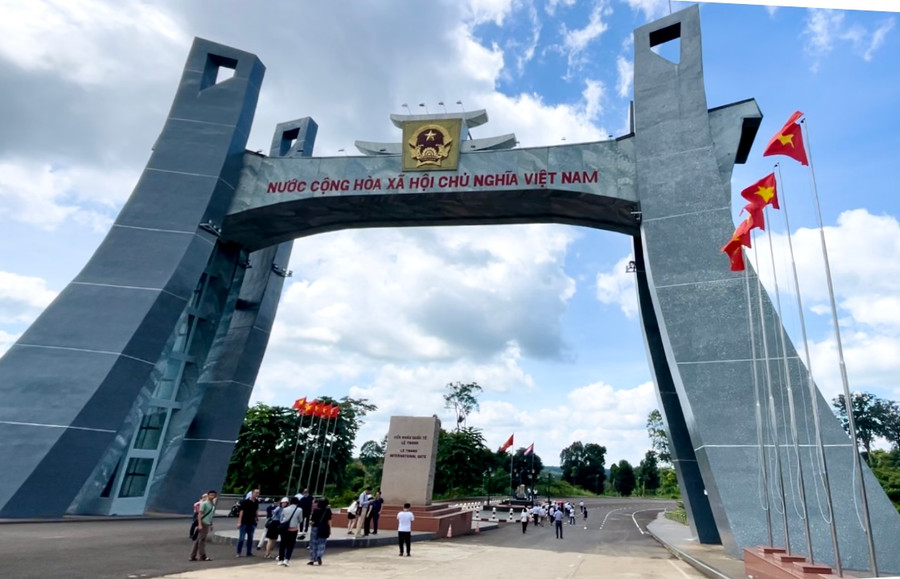 Đoàn công tác tiến hành khảo sát tại Khu Kinh tế Cửa khẩu Quốc tế Lệ Thanh. Ảnh: Vũ Thảo Đoàn công tác tiến hành khảo sát tại Khu Kinh tế Cửa khẩu Quốc tế Lệ Thanh. Ảnh: Vũ Thảo