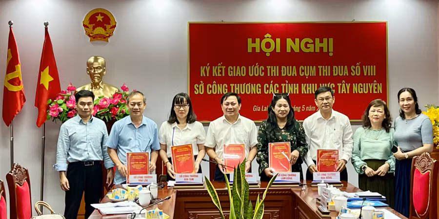 Cụm thi đua số VIII các tỉnh khu vực Tây Nguyên ký kết giao ước thi đua năm 2023. Ảnh: Vũ Thảo