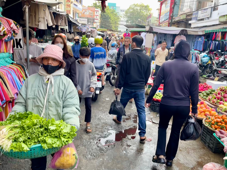 Không khí mua sắm tại Trung tâm thương mại Pleiku đã nhộn nhịp từ mấy ngày nay. Ảnh: Vũ Thảo Không khí mua sắm tại Trung tâm thương mại Pleiku đã nhộn nhịp từ mấy ngày nay. Ảnh: Vũ Thảo