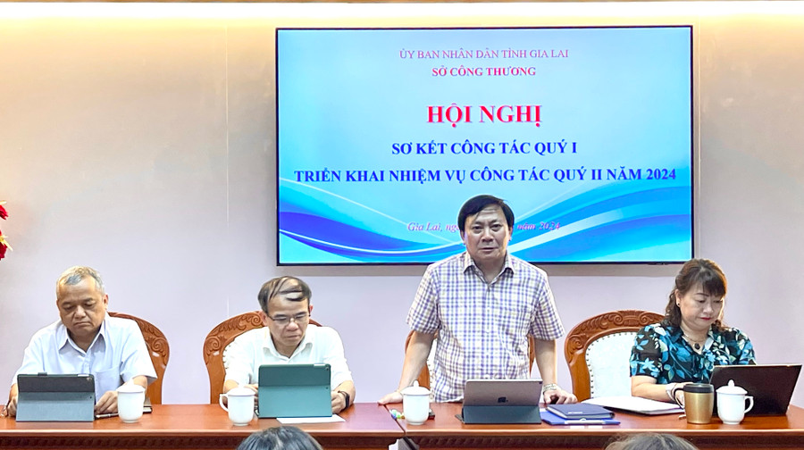 Ông Phạm Văn Binh-Giám đốc Sở Công thương Gia Lai phát biểu chỉ đạo tại hội nghị. Ảnh: V.T Ông Phạm Văn Binh-Giám đốc Sở Công thương Gia Lai phát biểu chỉ đạo tại hội nghị. Ảnh: V.T