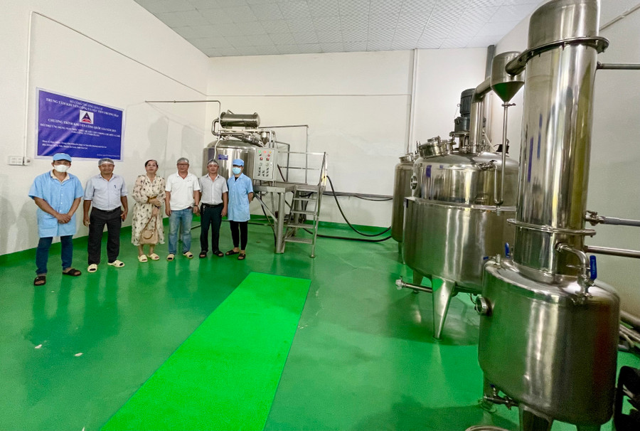 Nghiệm thu Đề án “Hỗ trợ ứng dụng máy móc thiết bị tiên tiến trong chế biến cà phê” cho đơn vị thụ hưởng là Công ty TNHH BaKa. Ảnh: V.T Nghiệm thu Đề án “Hỗ trợ ứng dụng máy móc thiết bị tiên tiến trong chế biến cà phê” cho đơn vị thụ hưởng là Công ty TNHH BaKa. Ảnh: V.T