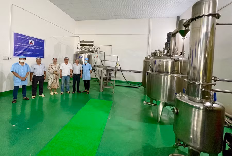 Nghiệm thu Đề án “Hỗ trợ ứng dụng máy móc thiết bị tiên tiến trong chế biến cà phê” cho đơn vị thụ hưởng là Công ty TNHH BaKa. Ảnh: V.T