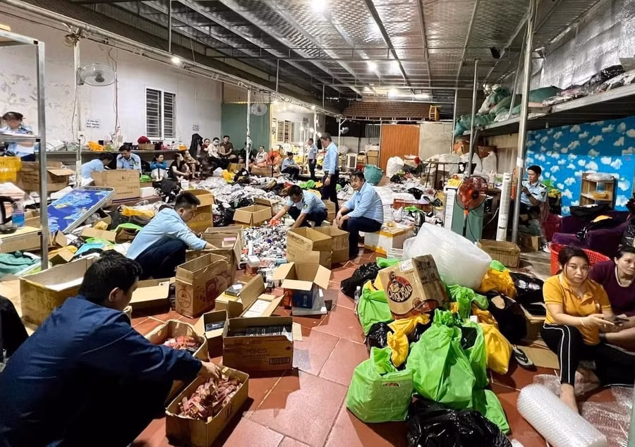 Toàn cảnh kho hàng. Ảnh: Tổng Cục Quản lý thị trường.