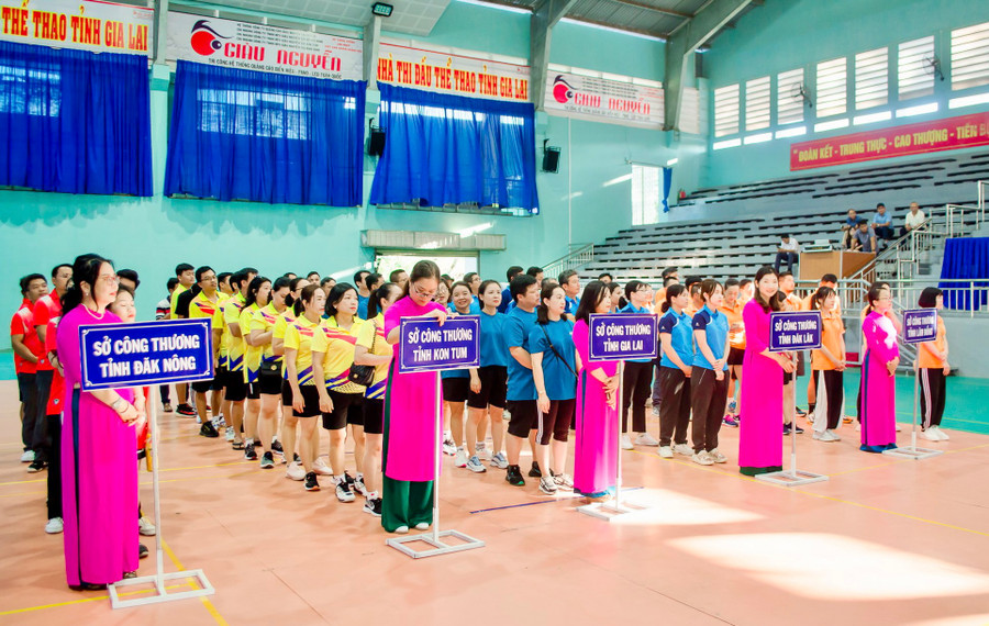 Hội thao đã thu hút hơn 100 vận động viên đến từ Sở Công Thương 5 tỉnh Tây Nguyên. Ảnh: V.T Hội thao đã thu hút hơn 100 vận động viên đến từ Sở Công Thương 5 tỉnh Tây Nguyên. Ảnh: V.T
